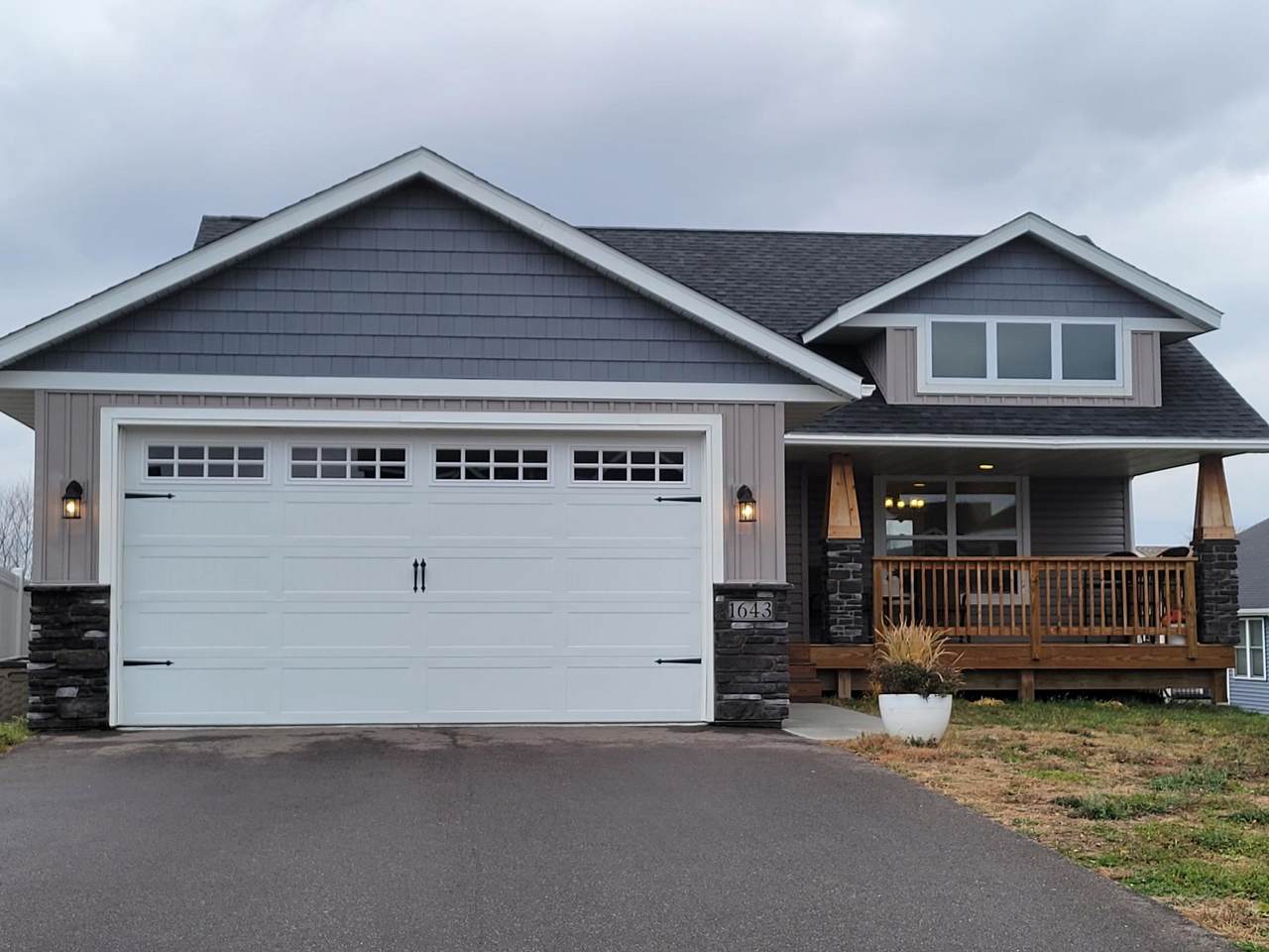 1643 Morning Glory Drive - Photo 1