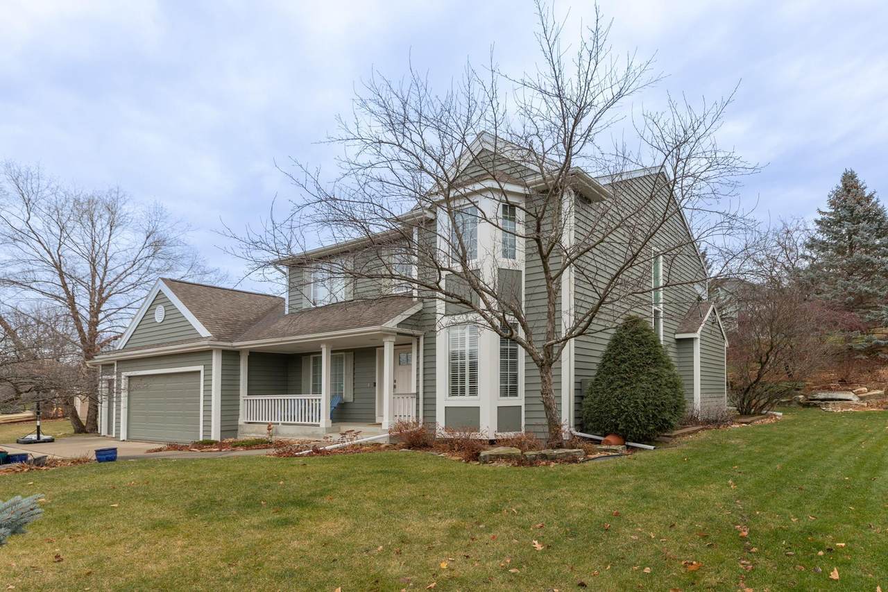 1018 Foxcroft Circle - Photo 1