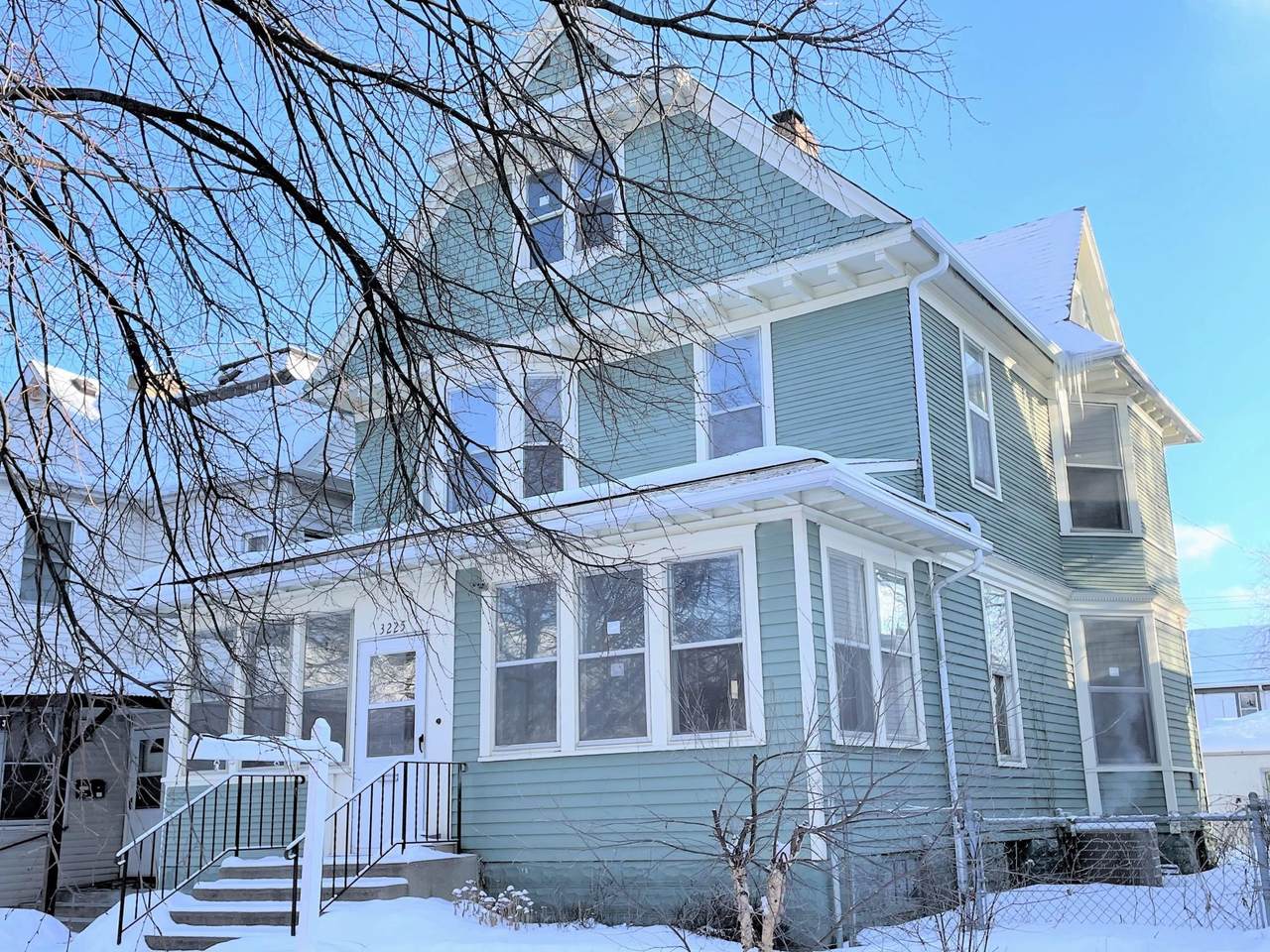 3225 Oakland Avenue - Photo 1