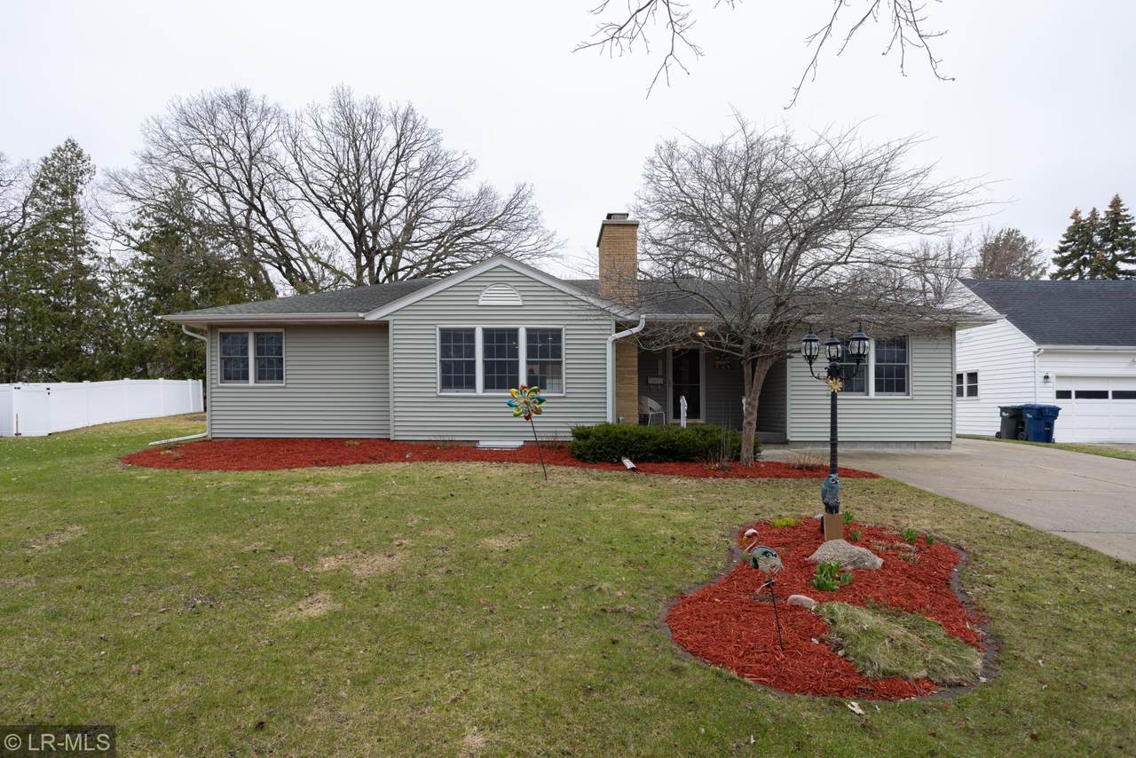 1001 Summit Avenue - Photo 1