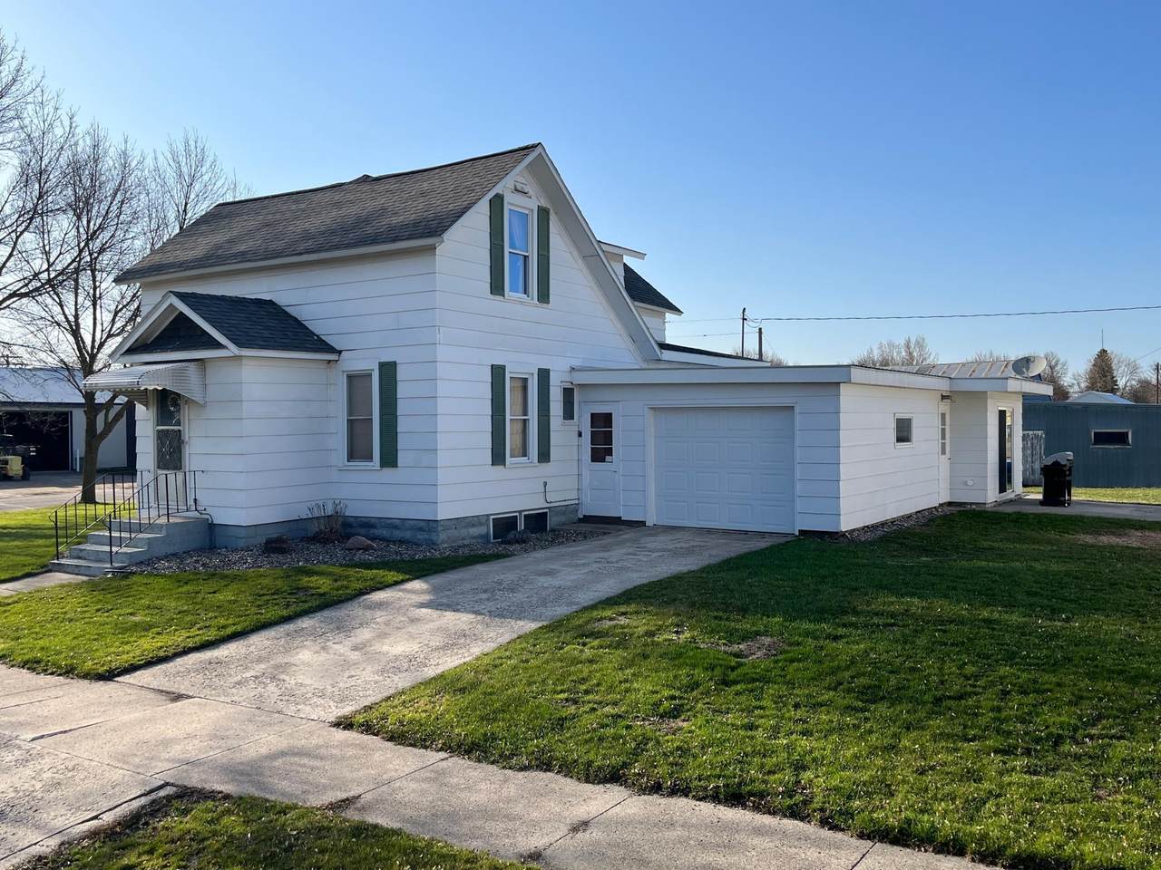 218 Dupont Avenue - Photo 1