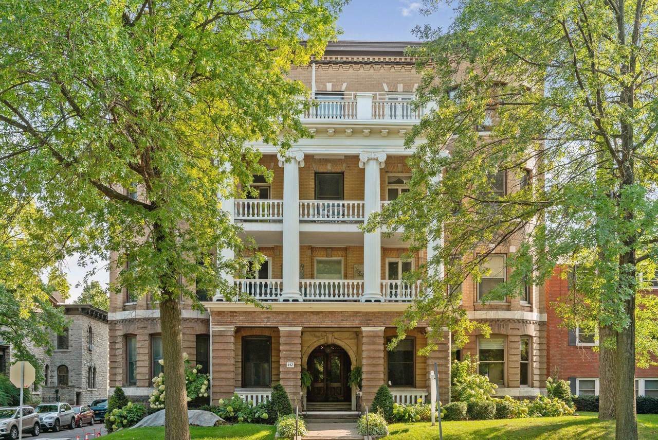 442 Summit Avenue - Photo 1