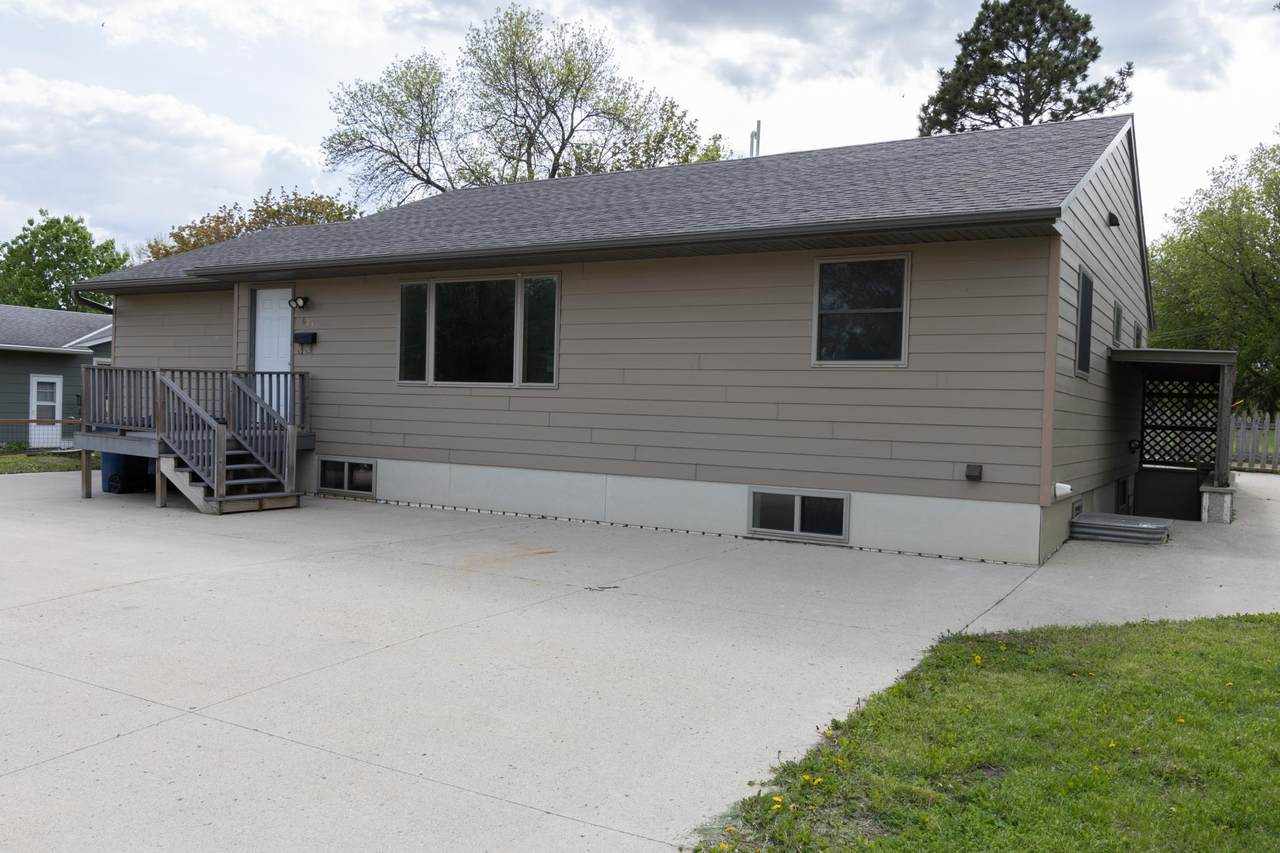 621 Springen Avenue - Photo 1
