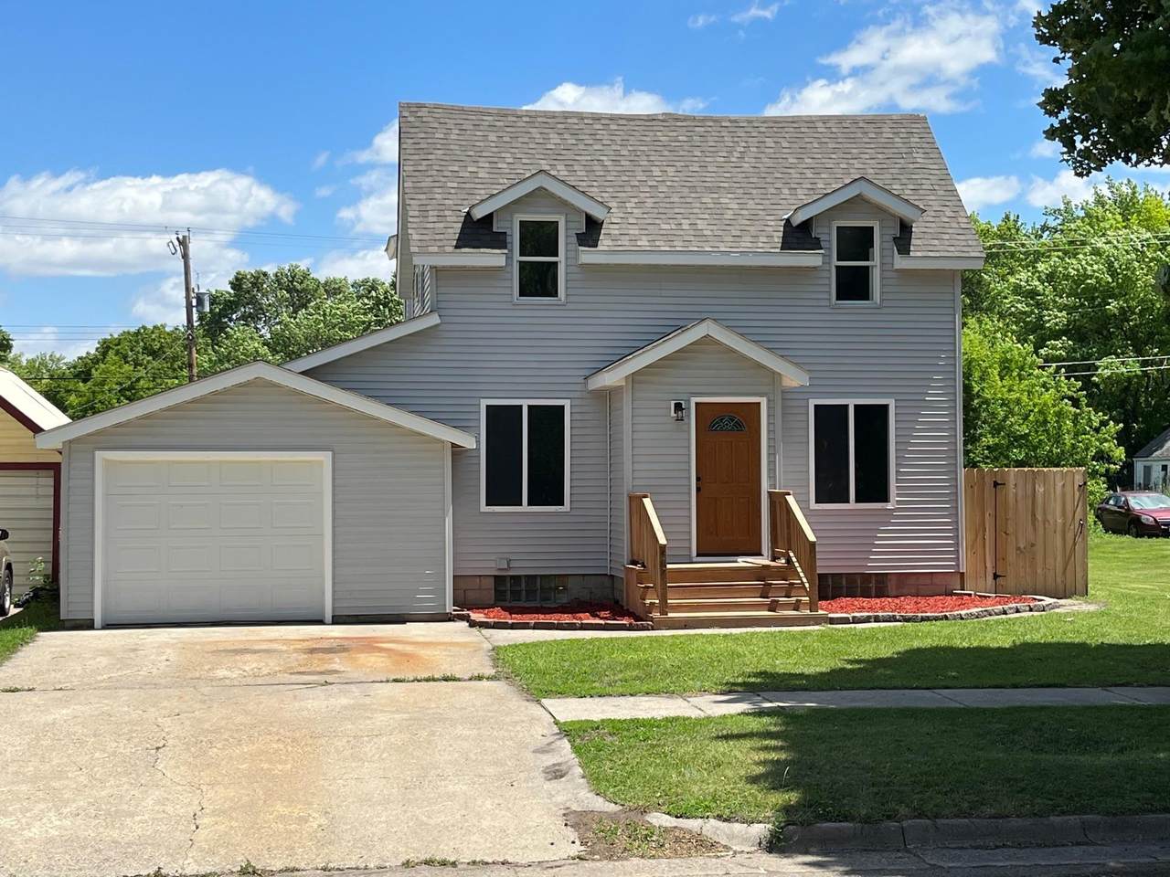 407 Main Street - Photo 1