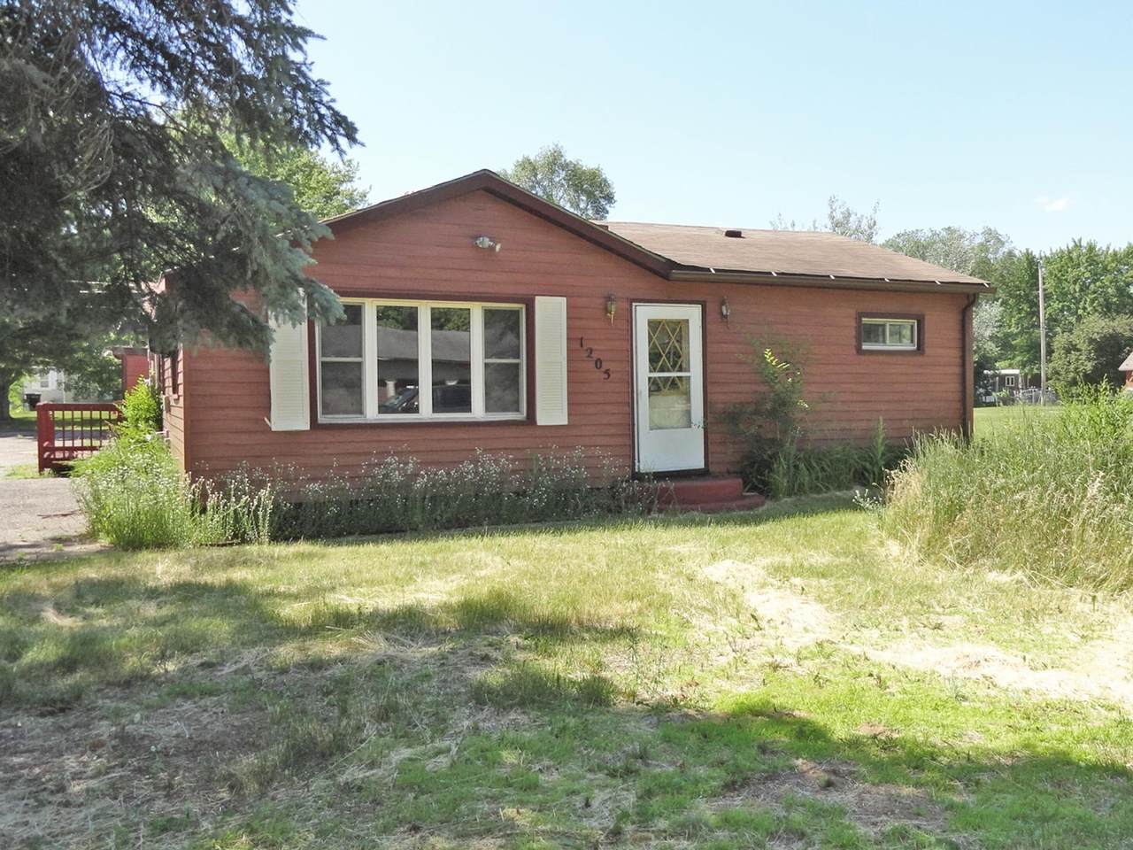 1205 8th Street - Photo 1