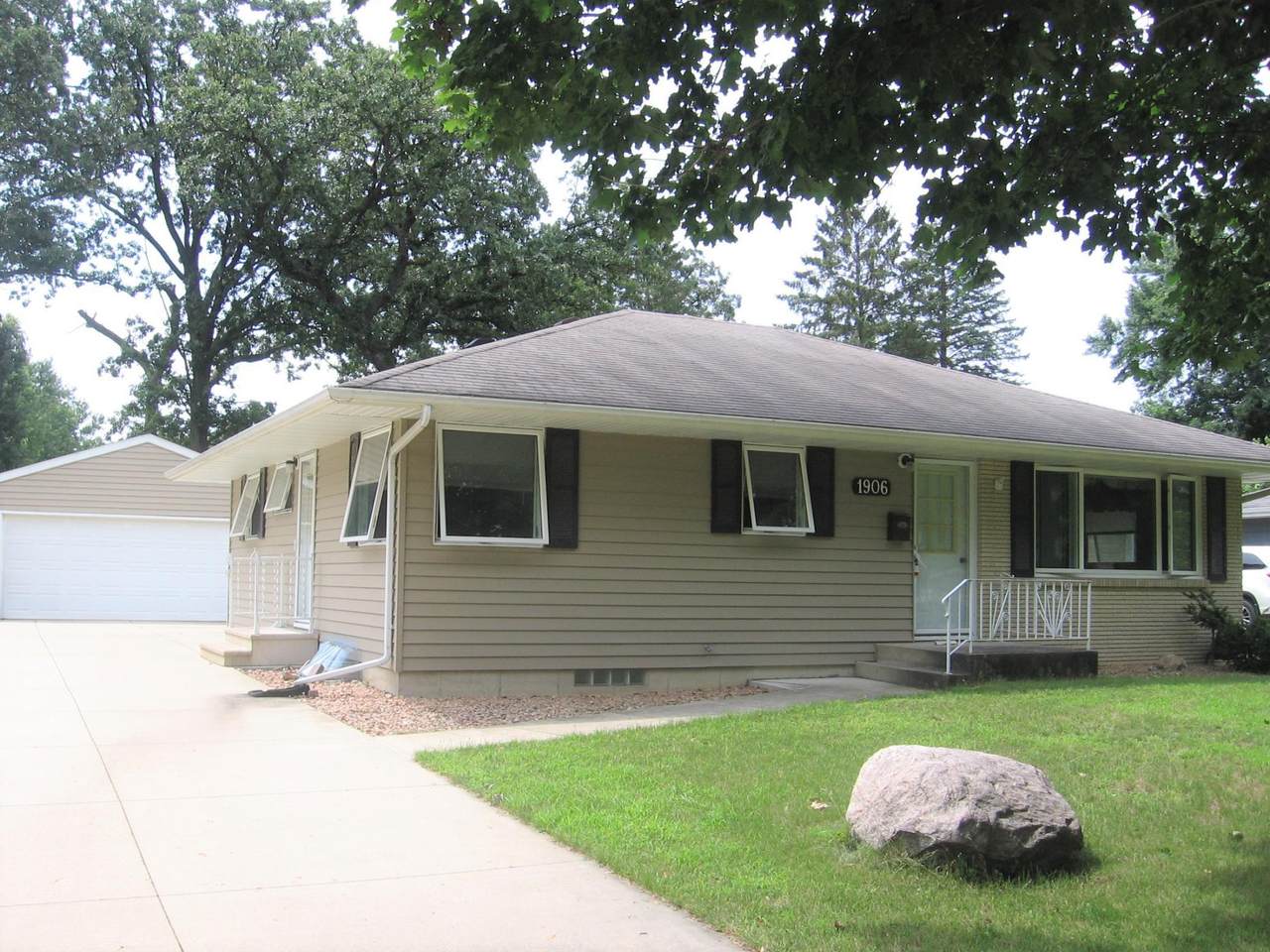 1906 6th Avenue - Photo 1