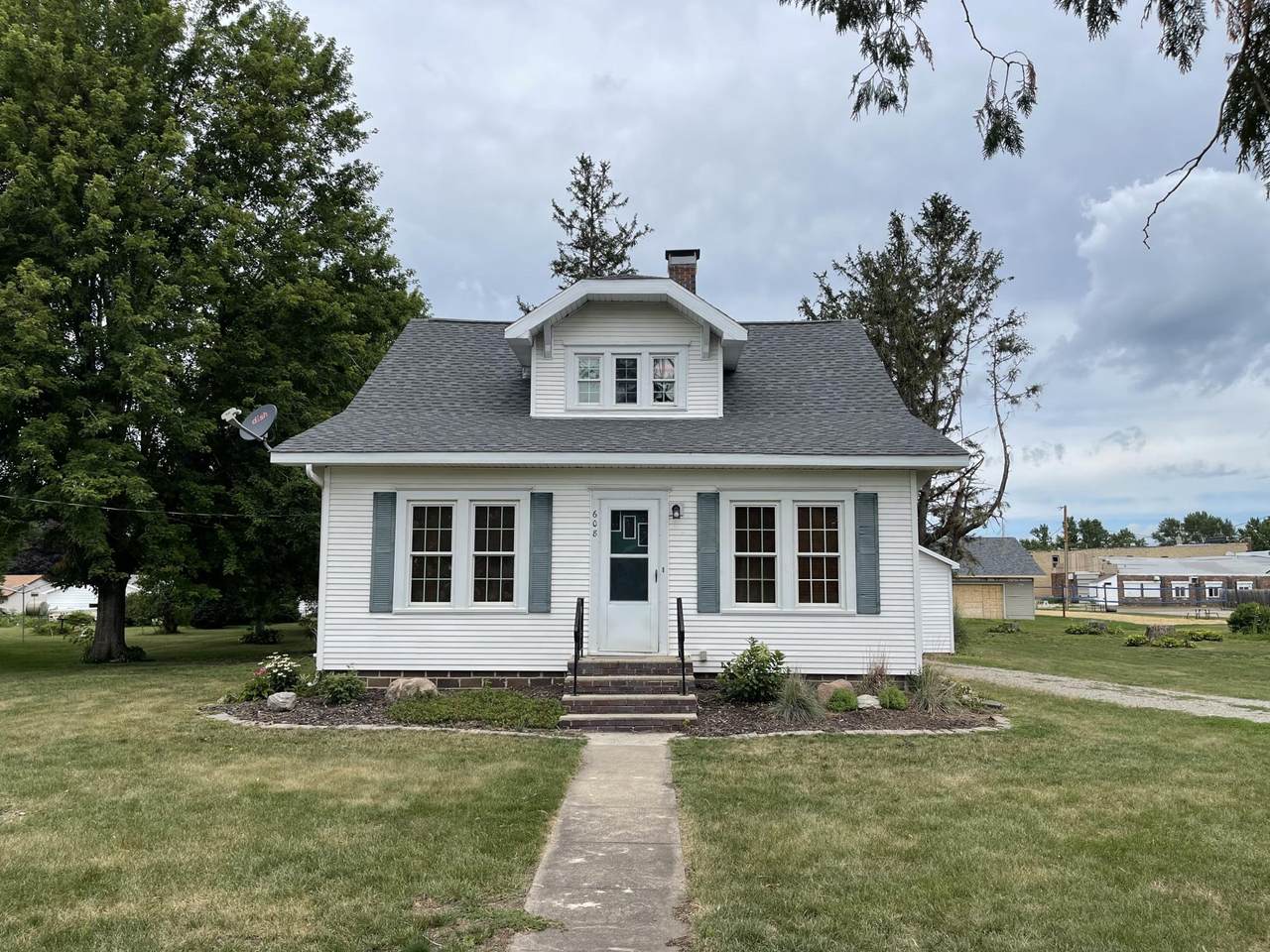 608 Barker Street - Photo 1