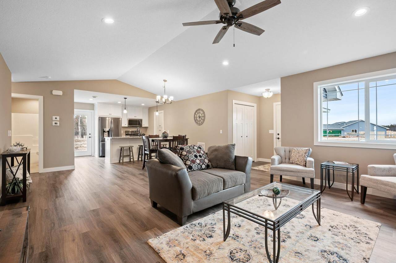 38760 Maple Court - Photo 1