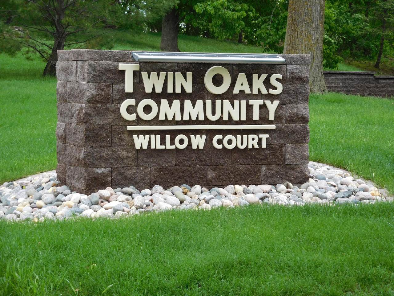 200 Willow Court - Photo 1