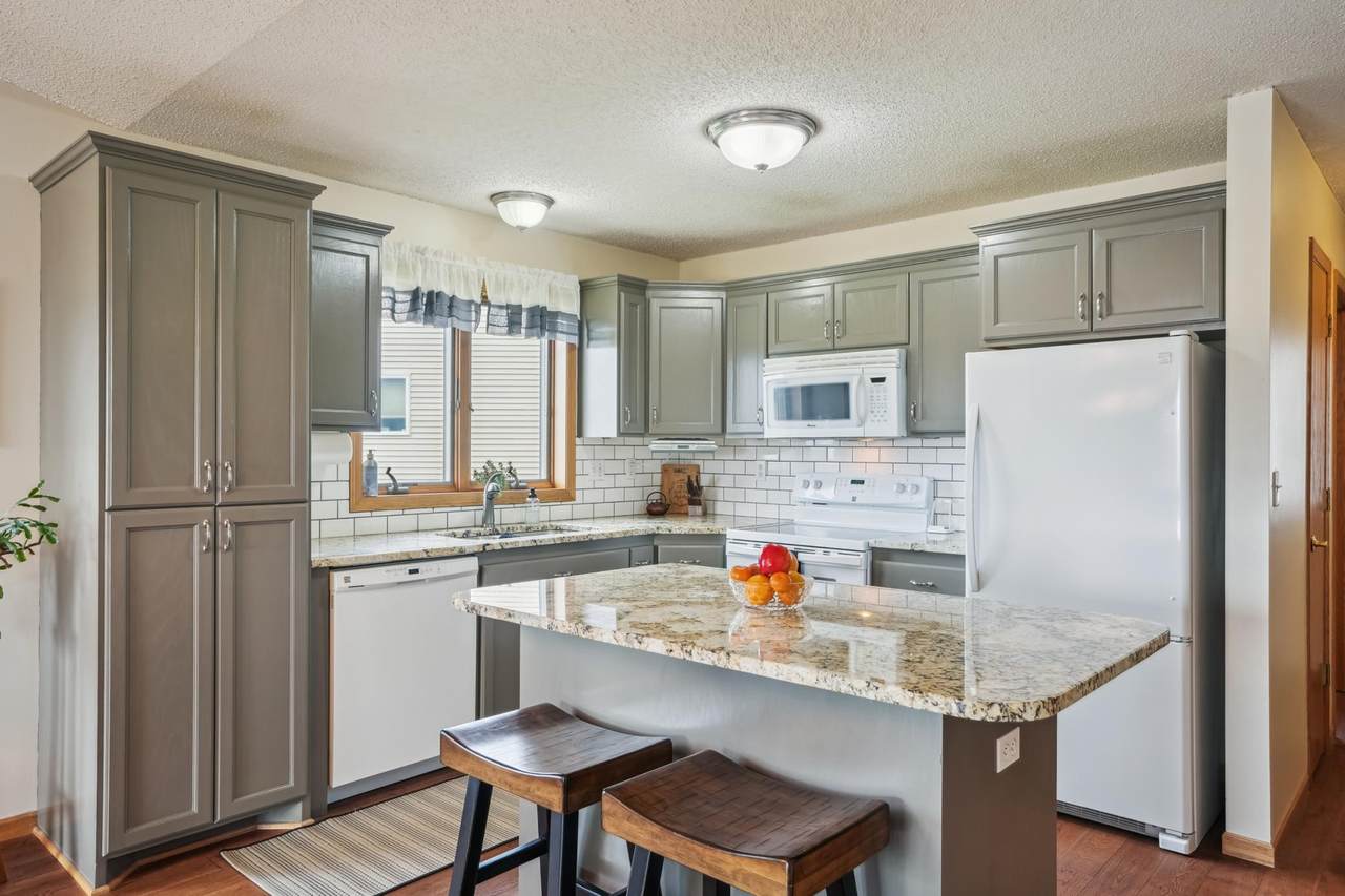 300 Wildwood Circle - Photo 1