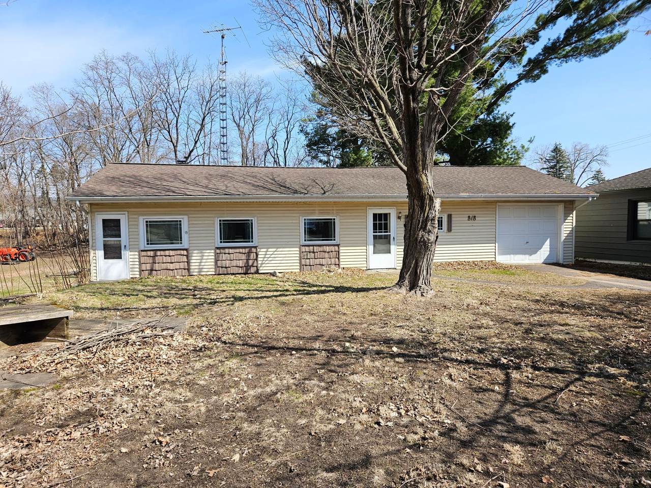 818 2nd Street - Photo 1
