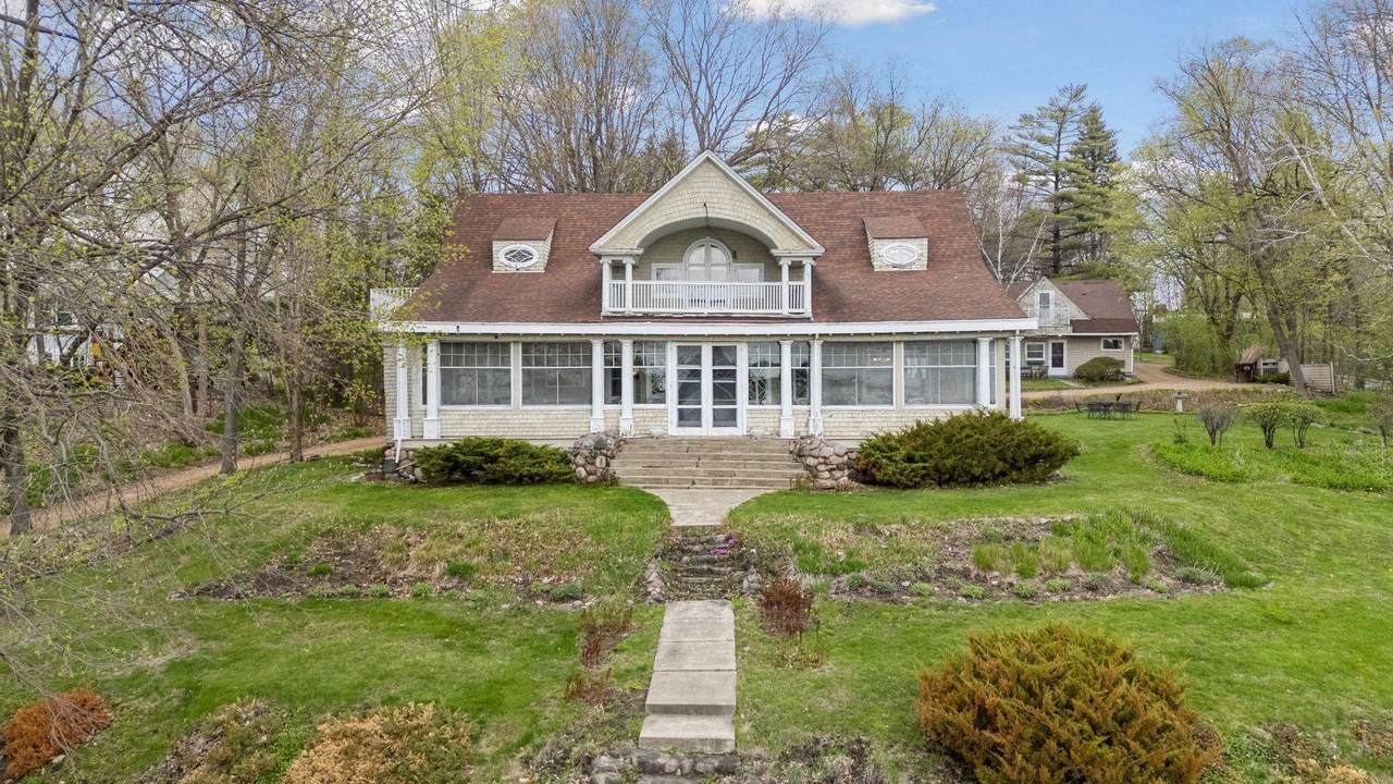 3022 Shoreline Drive - Photo 1