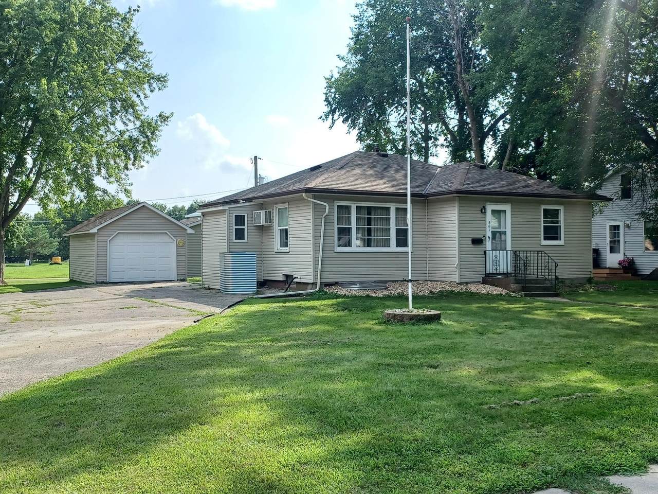 501 10th Street - Photo 1