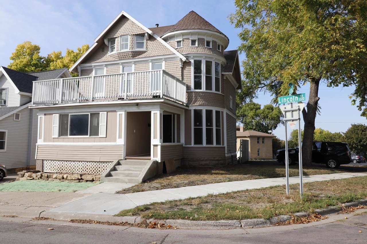 238 Lincoln Street - Photo 1