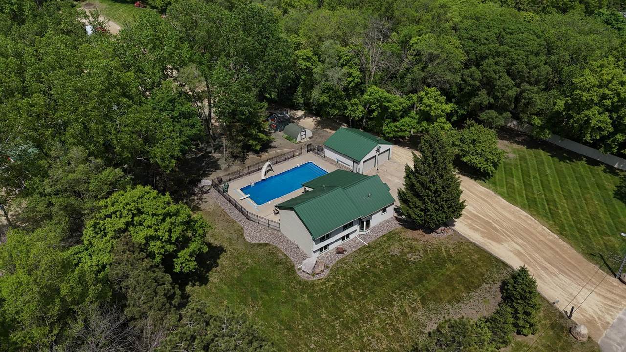 2511 Carver Avenue - Photo 1