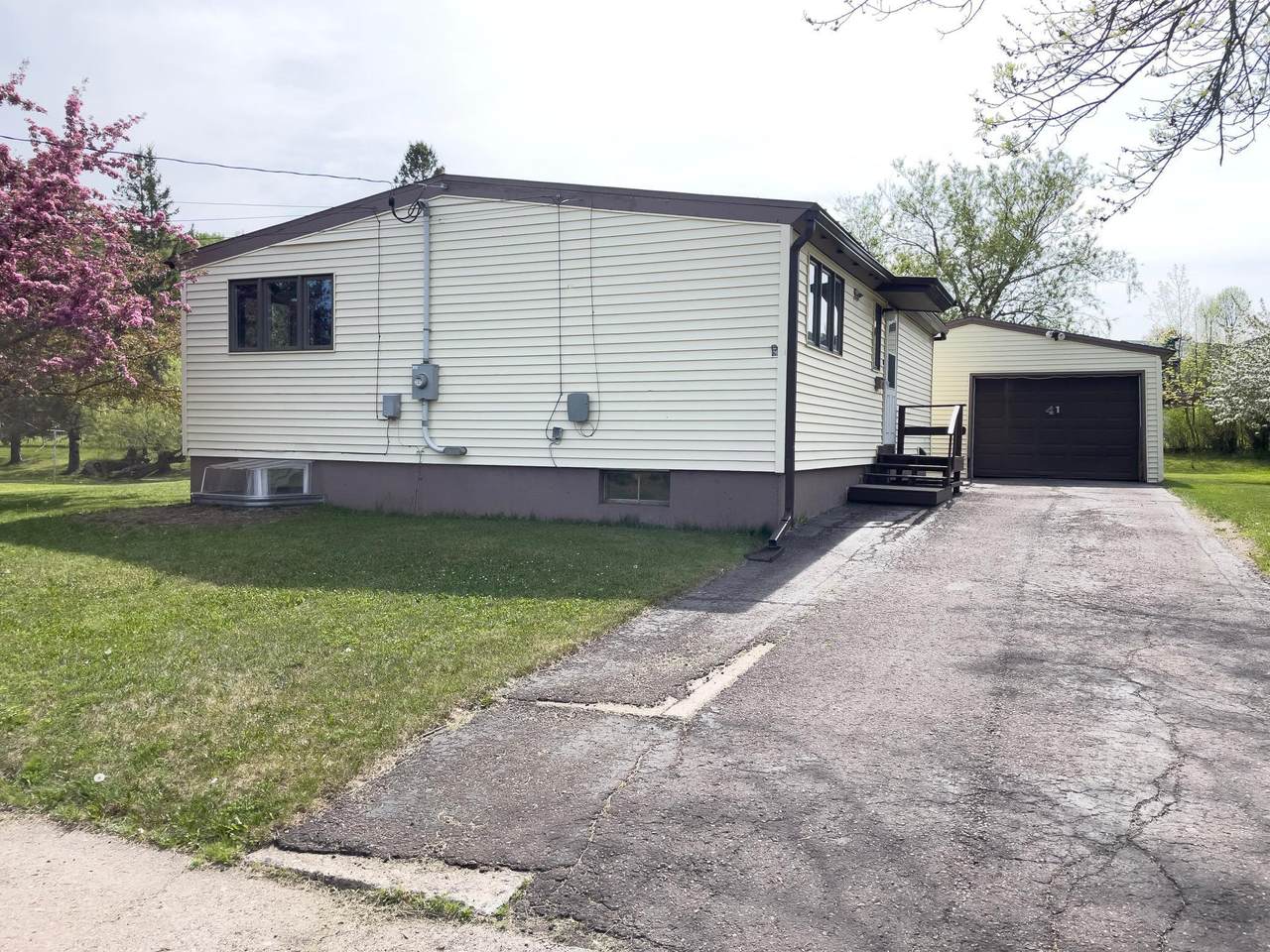 41 Bell Circle - Photo 1