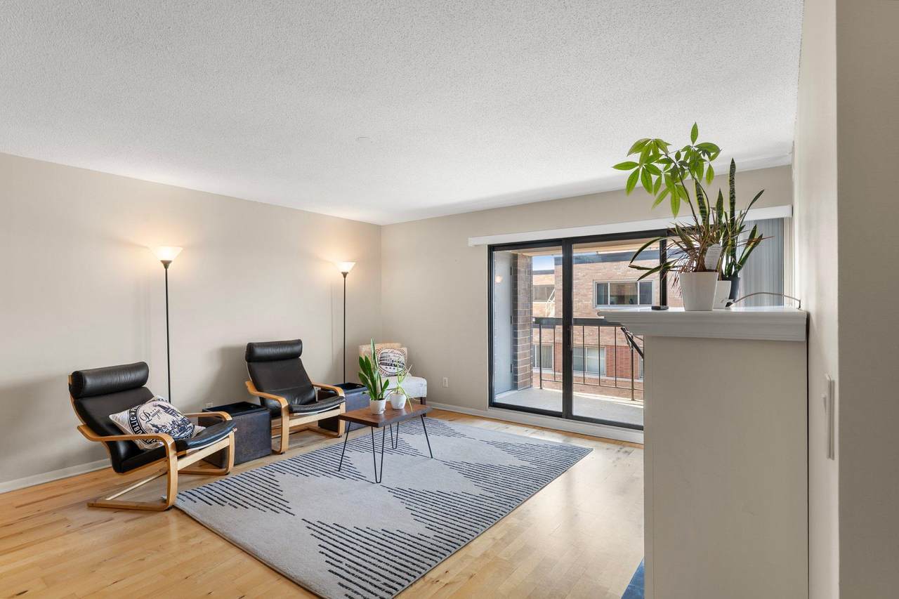 2885 Knox Avenue - Photo 1