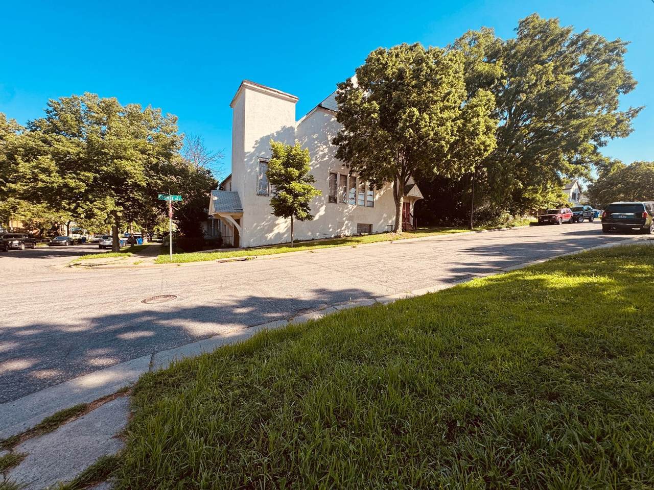 284 Bates Avenue - Photo 1