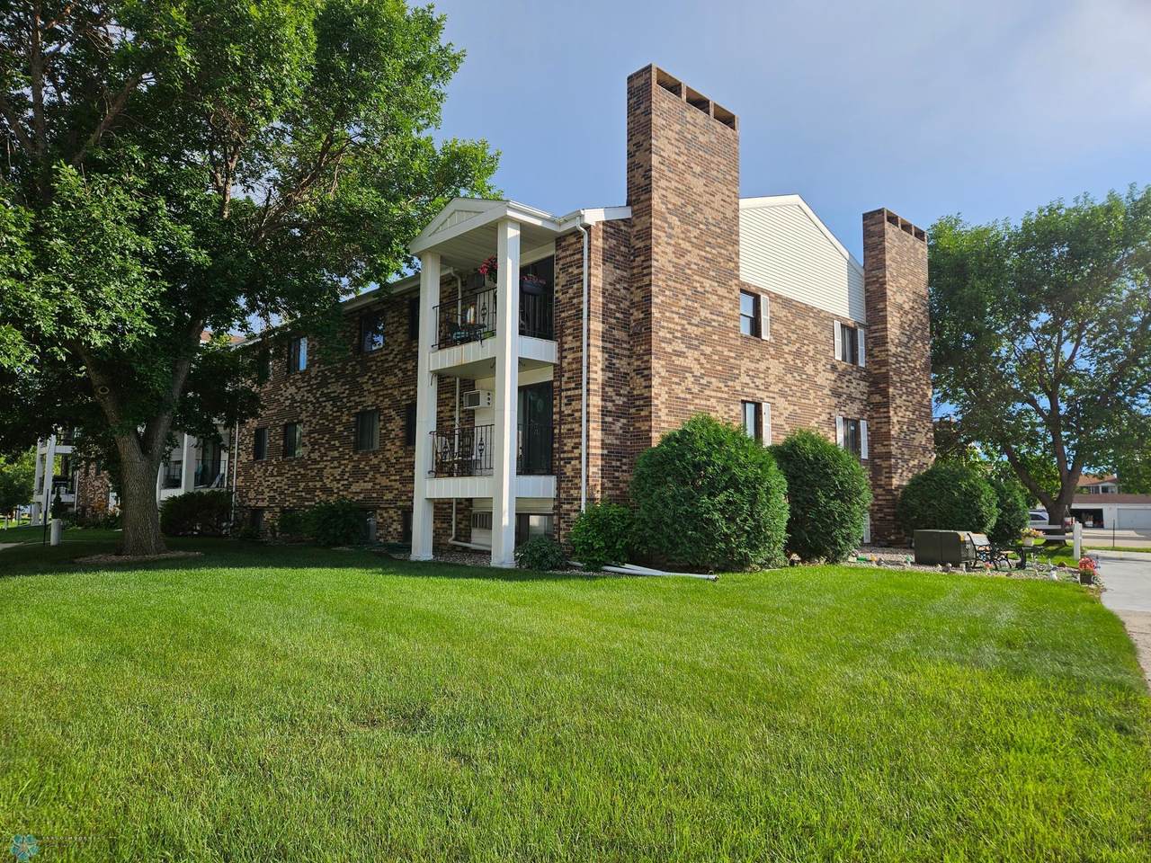 311 Prairiewood Circle - Photo 1