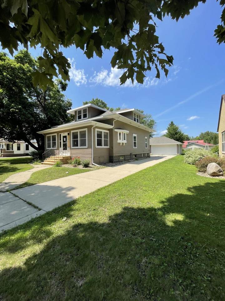 1011 6th Avenue - Photo 1