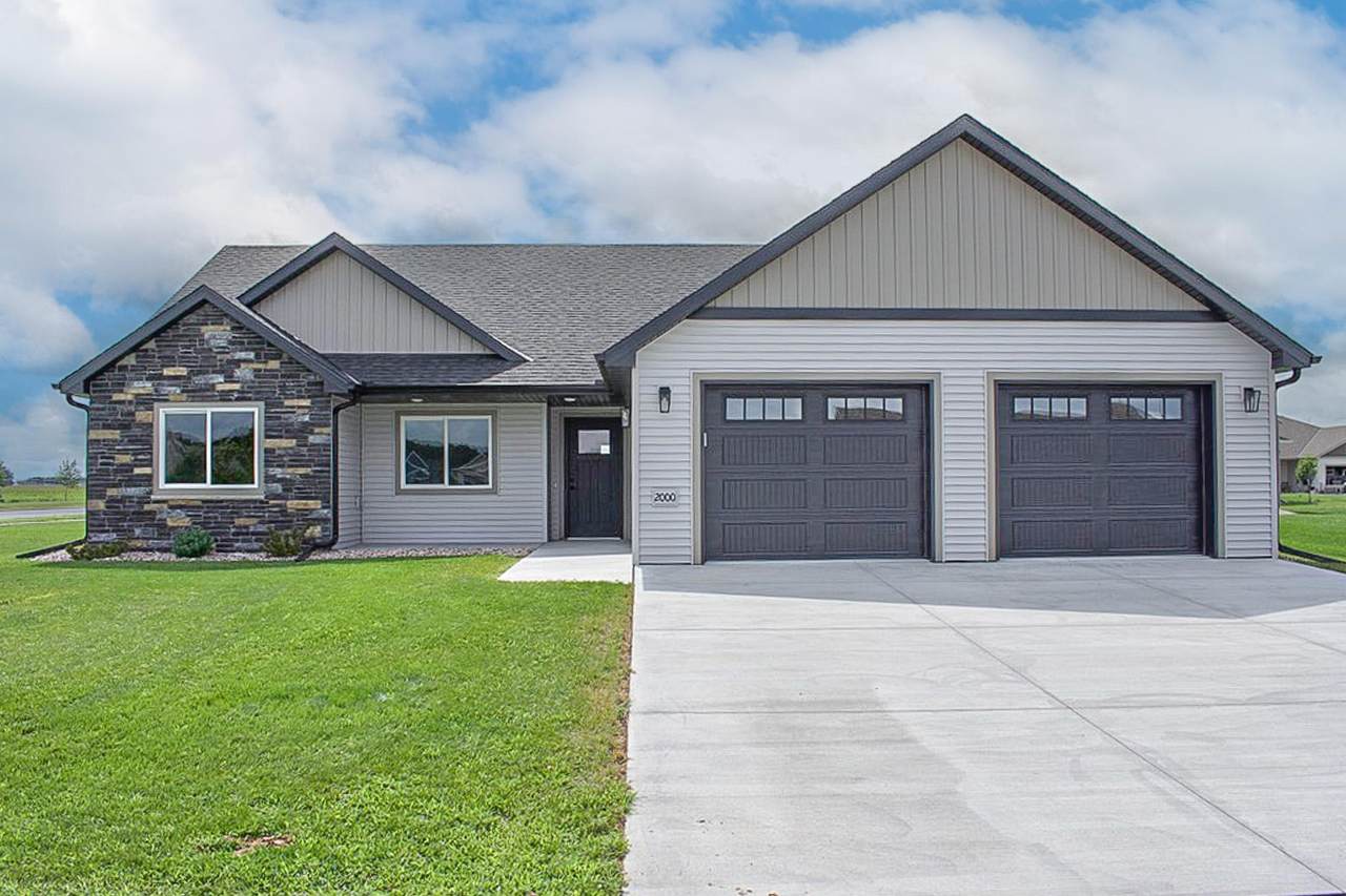 2000 Sandstone Loop - Photo 1