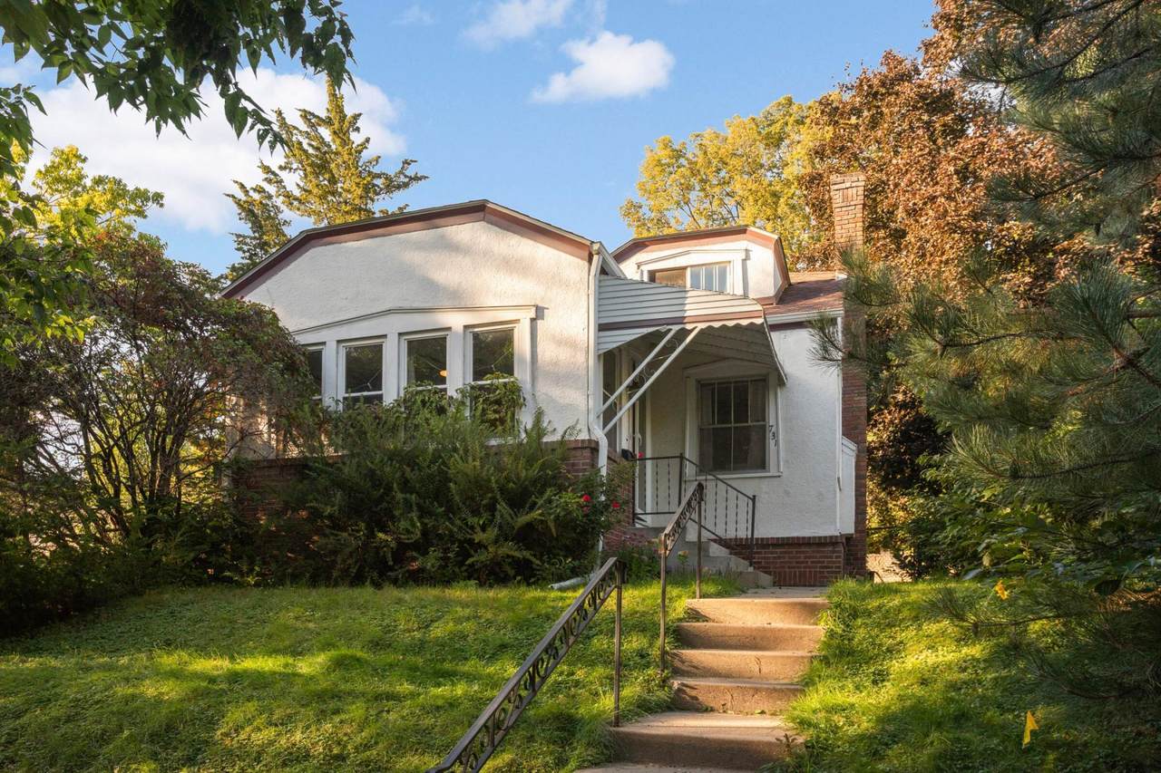 731 36th Avenue - Photo 1