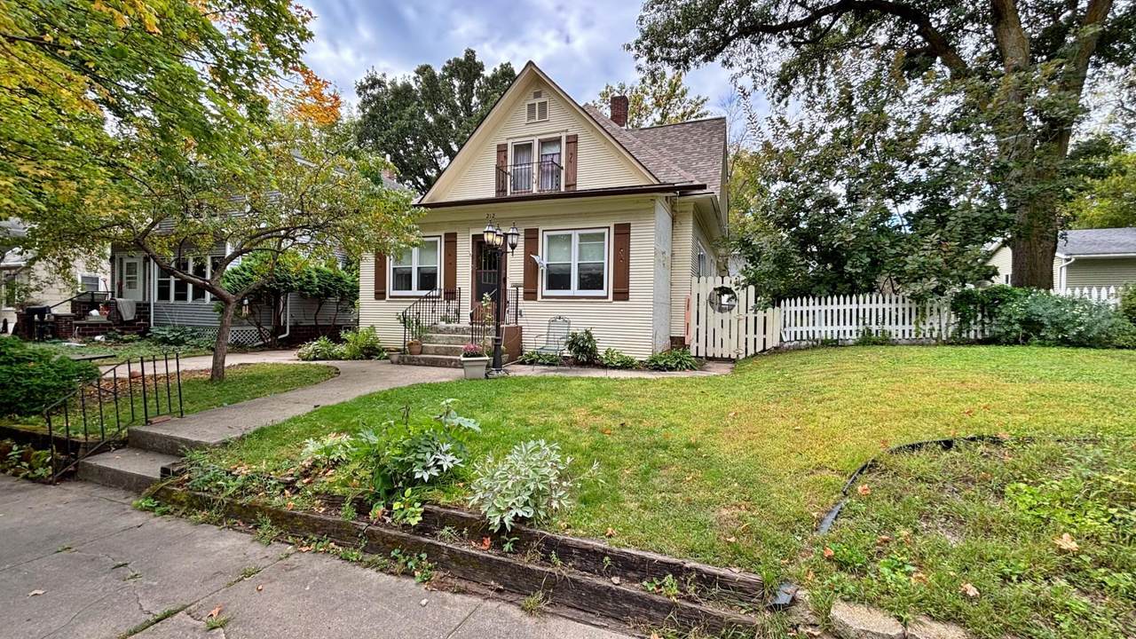 212 2nd Street - Photo 1