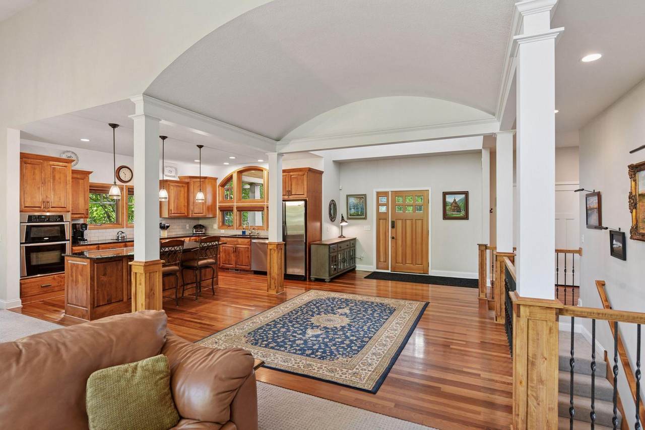 6040 Oakview Court - Photo 1