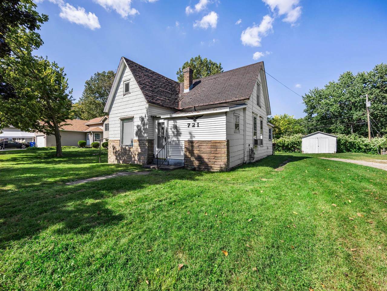 721 California Avenue - Photo 1