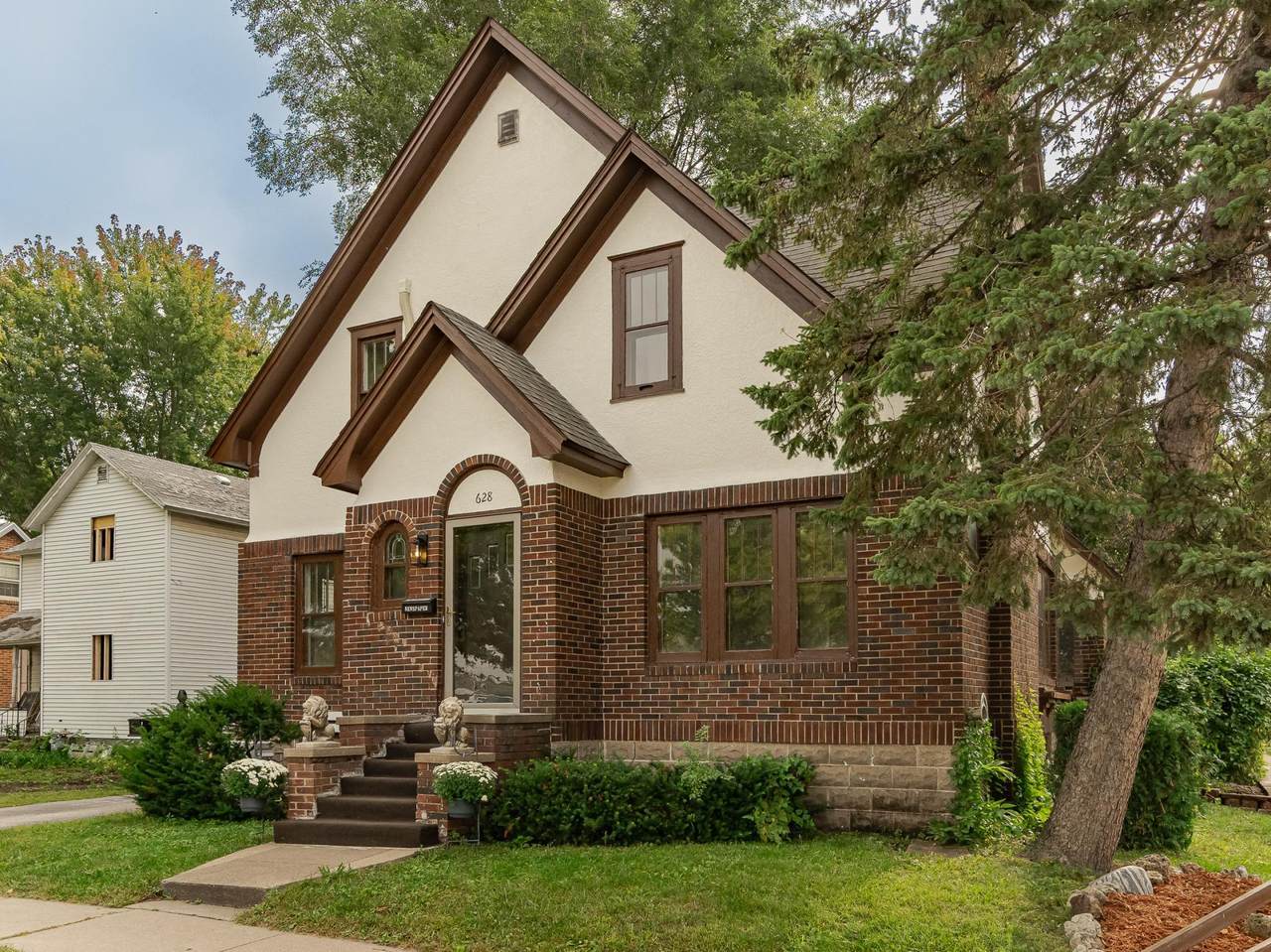 628 Main St - Photo 1