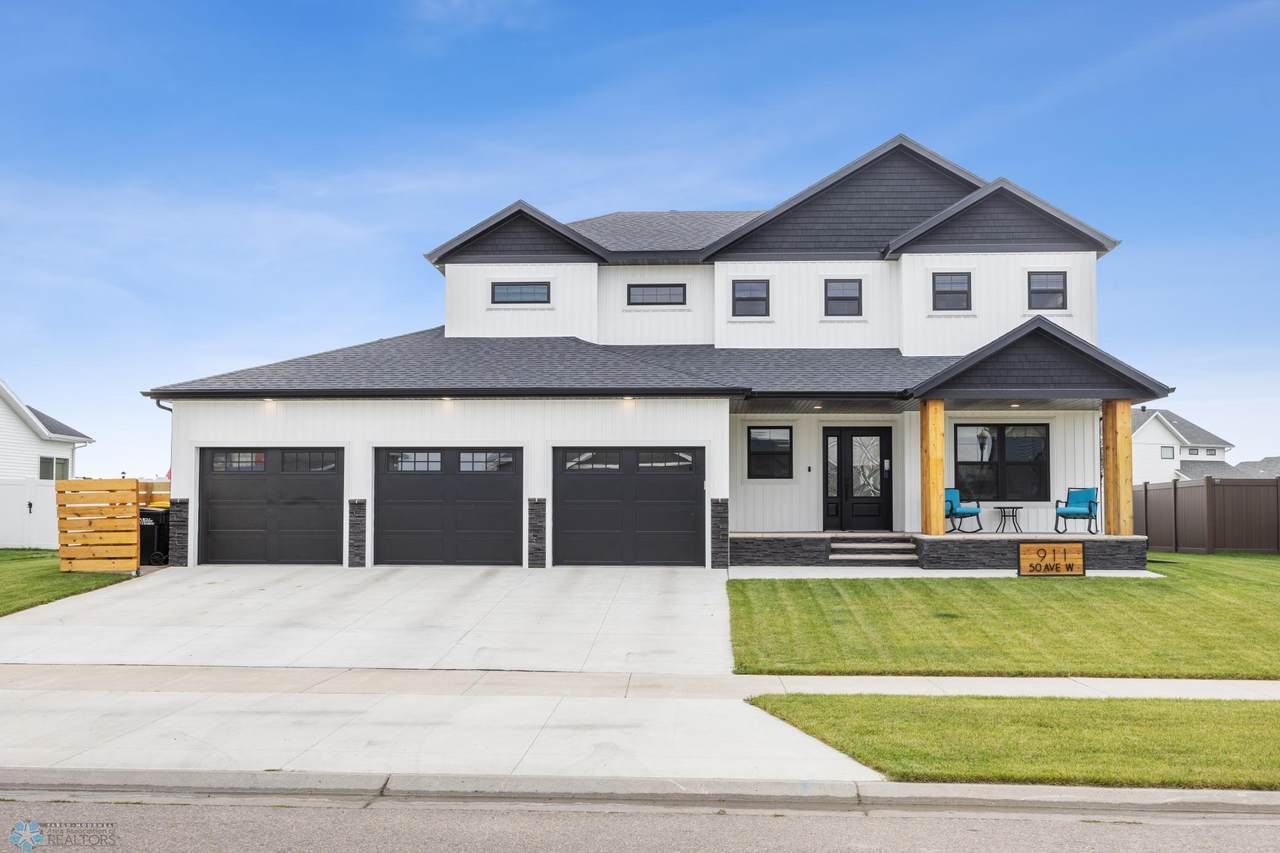 911 50th Avenue - Photo 1