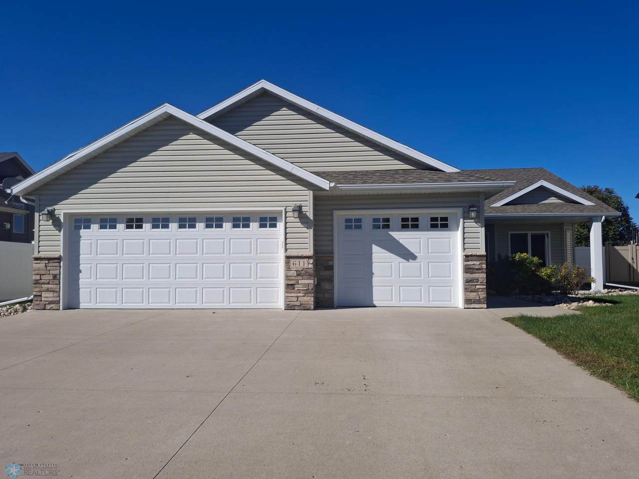 611 33rd Street - Photo 1