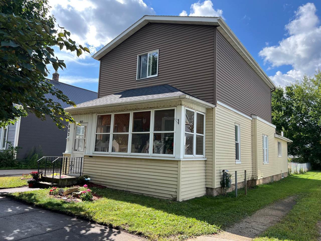 663 Dacota Street - Photo 1