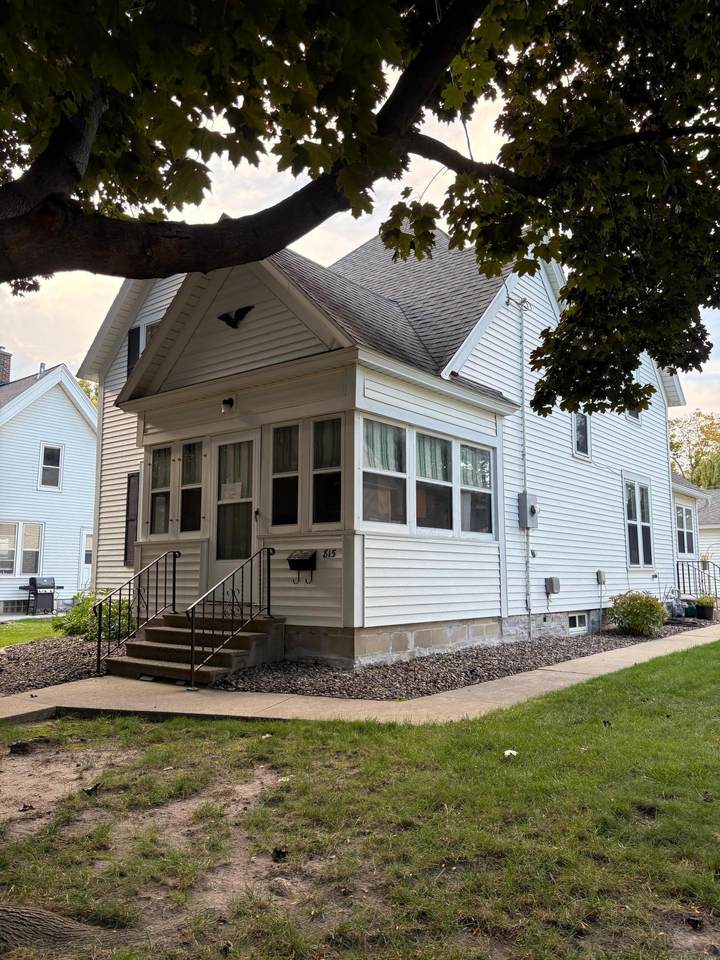 815 Center Street - Photo 1