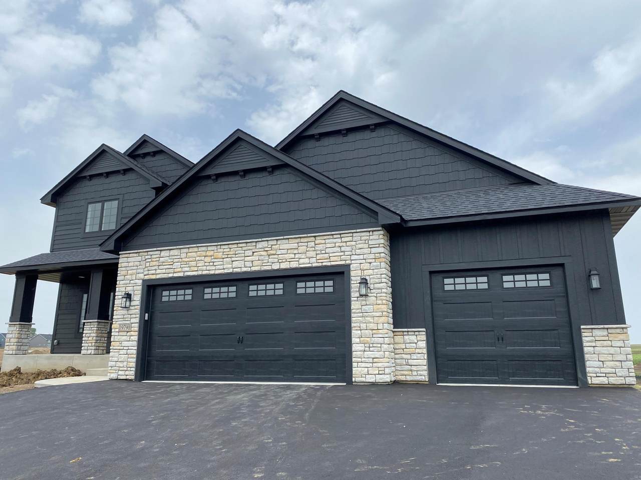 4928 Parkside Circle - Photo 1