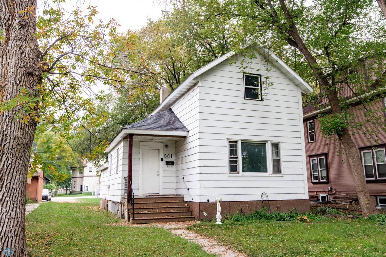 601 10th Street - Photo 1