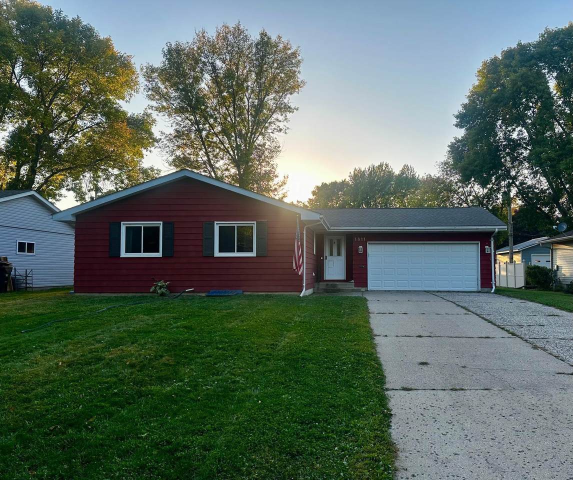 1811 Judd Avenue - Photo 1