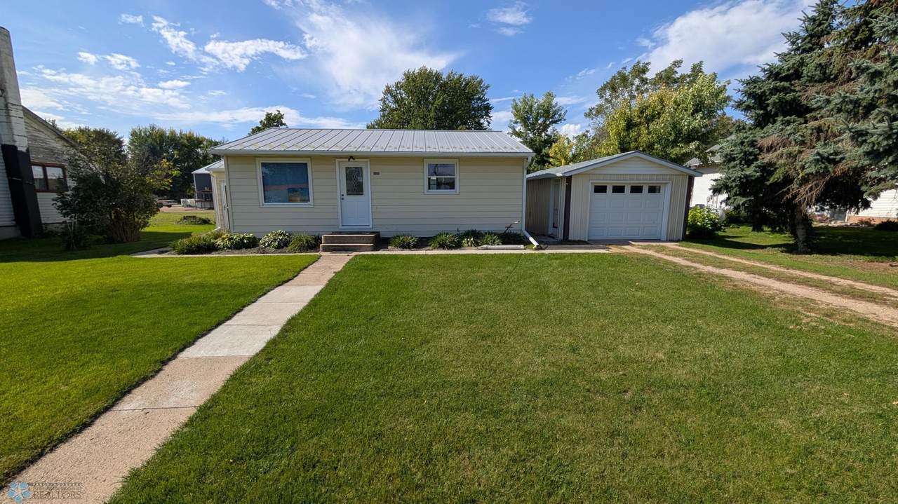 202 N 1st St - Photo 1