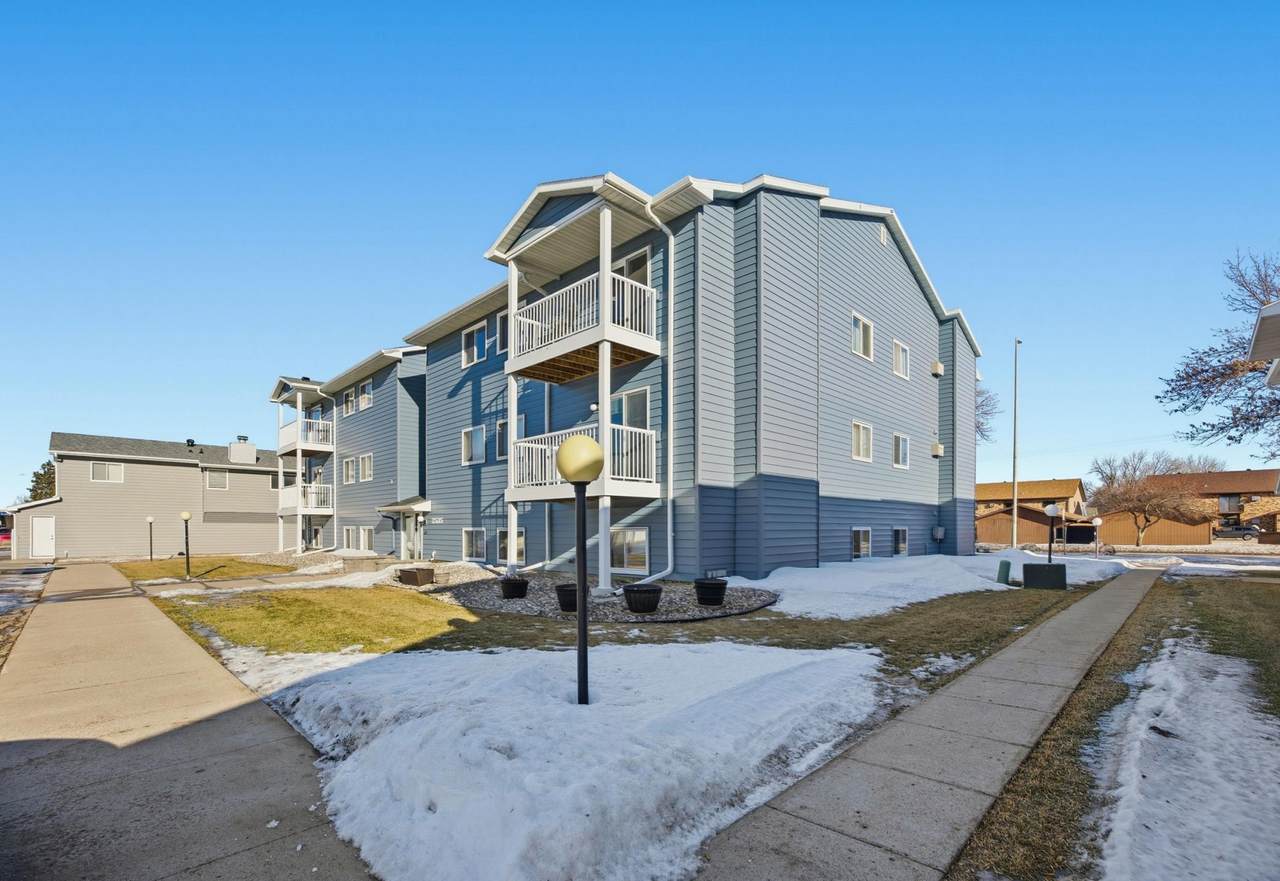 2535 25th Street - Photo 1