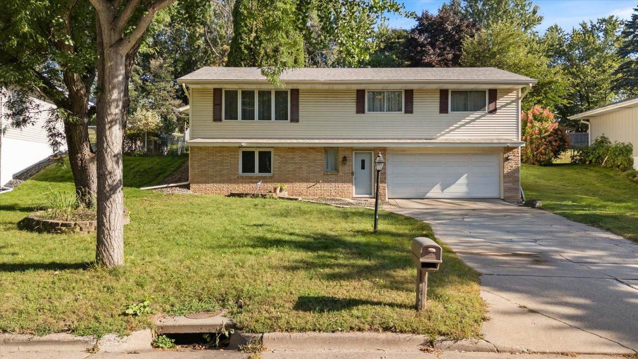 1989 Park Drive - Photo 1