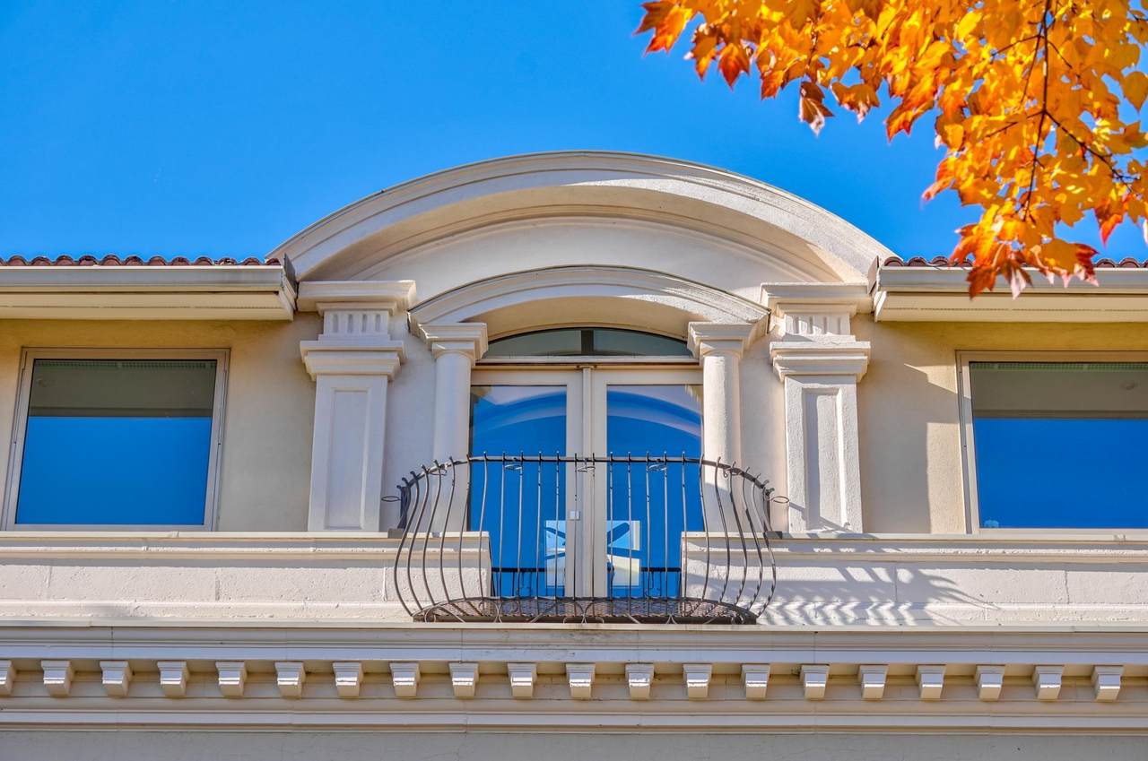 421 Summit Avenue - Photo 1