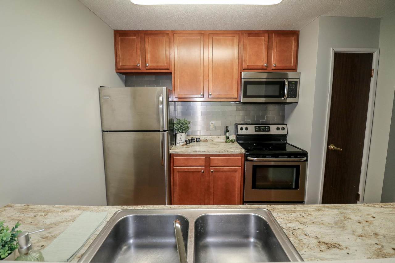 2800 Hamline Avenue - Photo 1