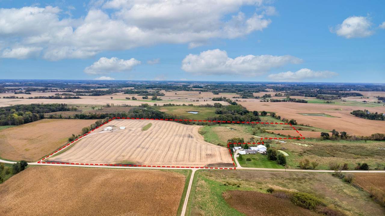 3990 Moore Avenue - Photo 1