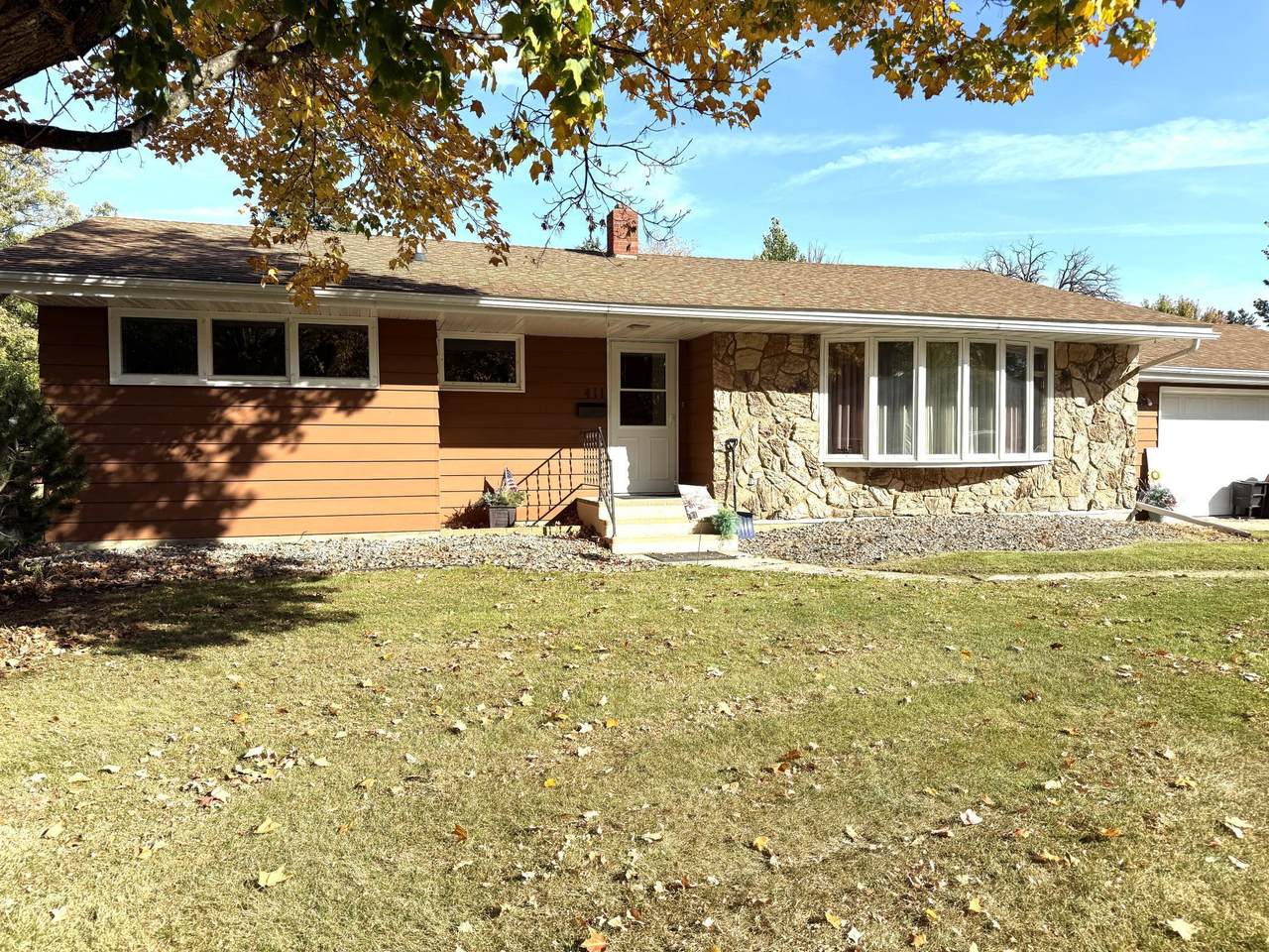 411 8th Street - Photo 1