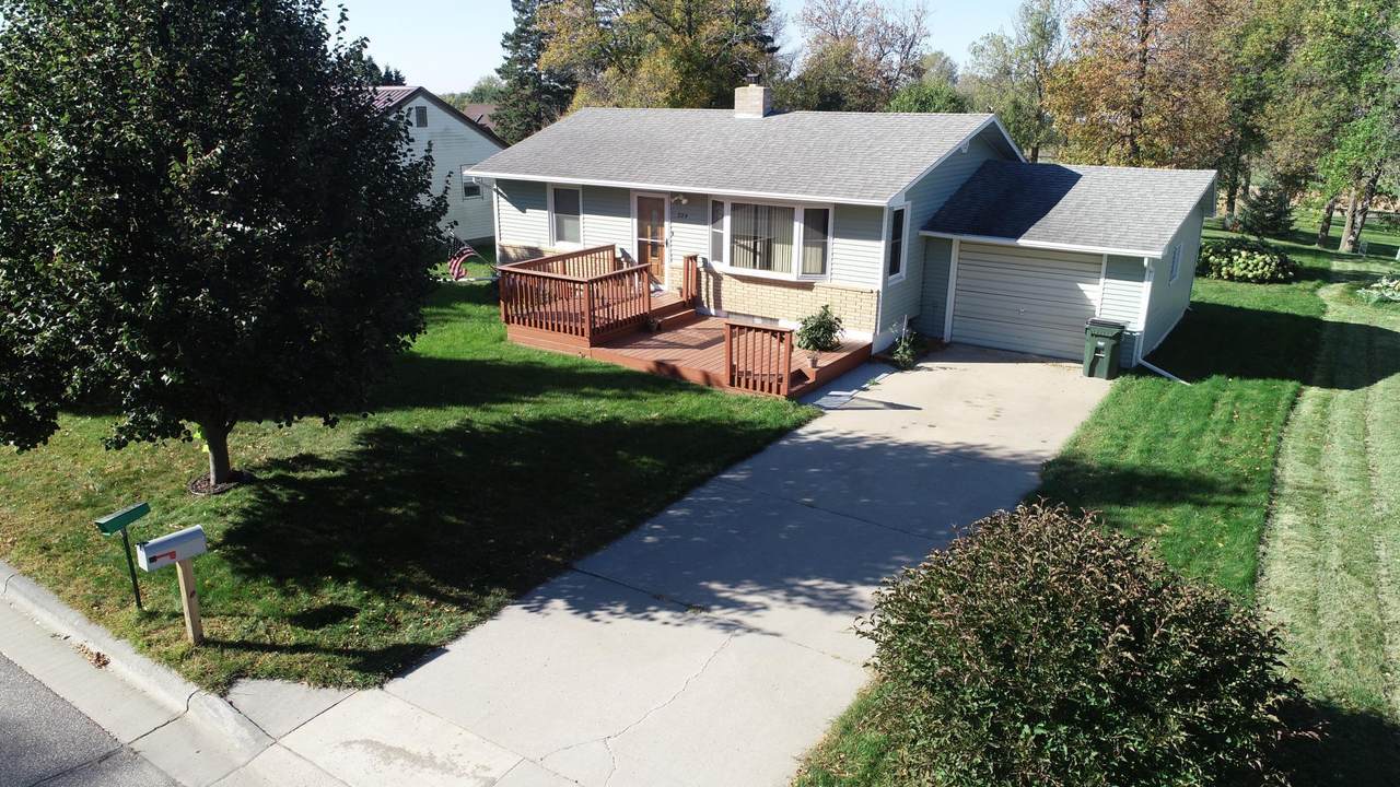 324 10th Ave Se - Photo 1