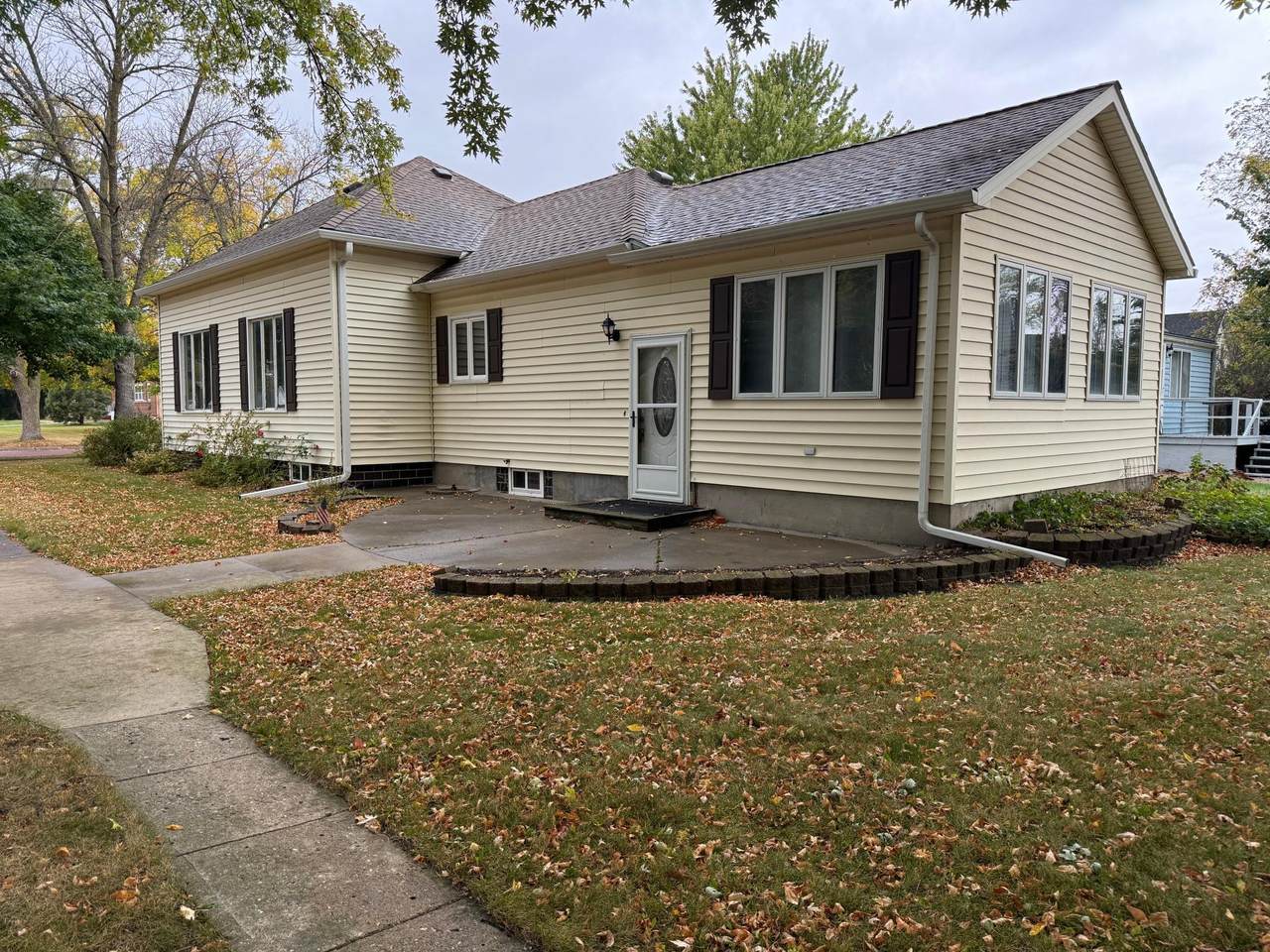 705 Birch Avenue - Photo 1