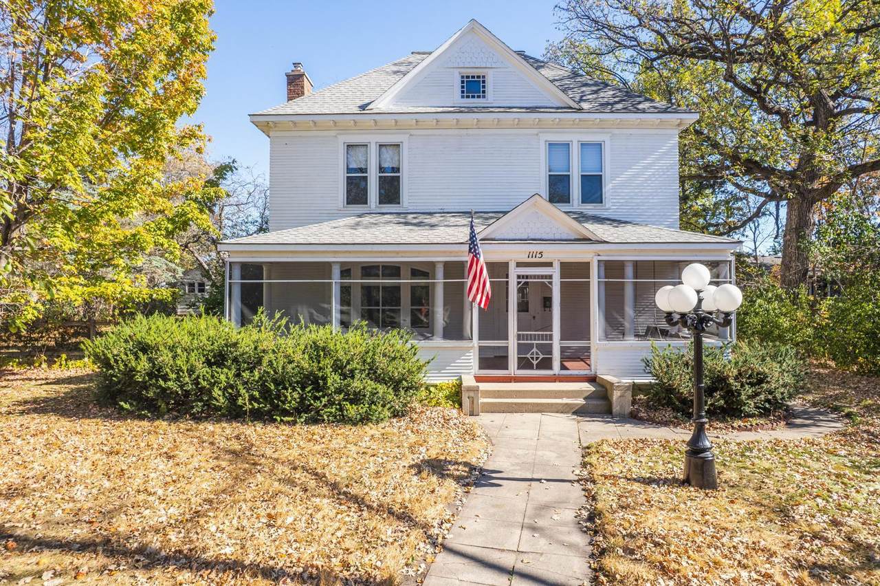 1115 Summit Avenue - Photo 1