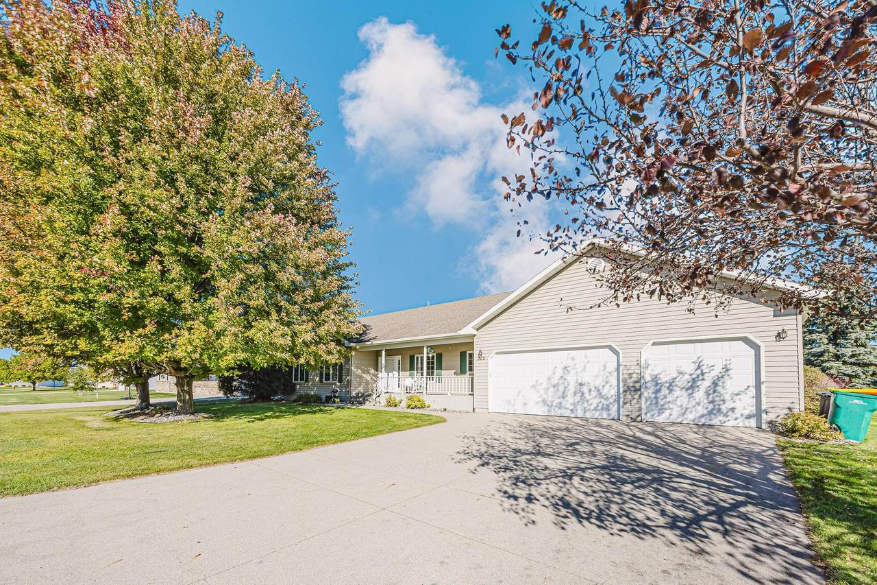 302 Fairway Drive - Photo 1