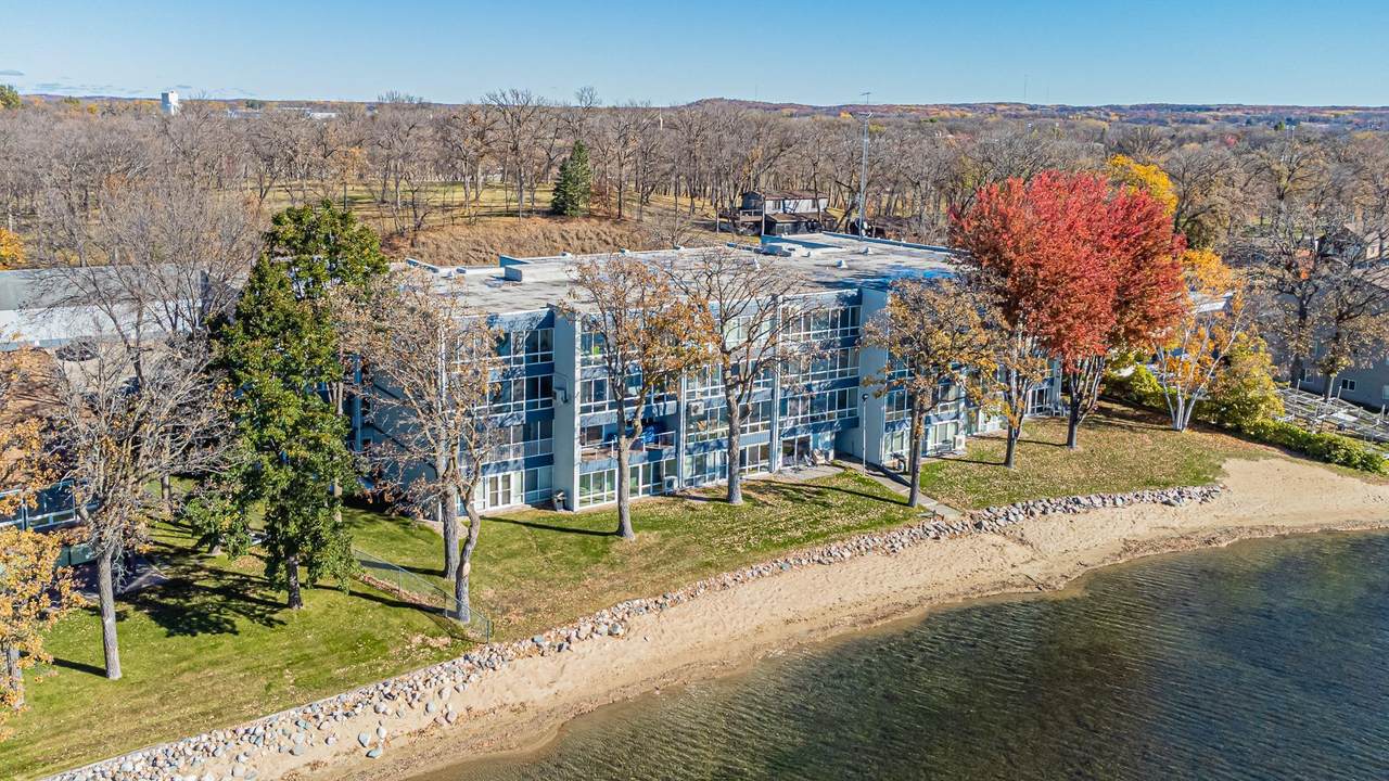 315 Park Lake Boulevard - Photo 1