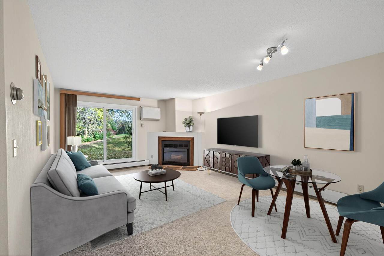 3850 Plymouth Boulevard - Photo 1